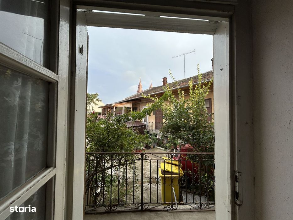 Vand apart.1  Piata Catedralei,st.58 mp. parter inalt+ pivnita