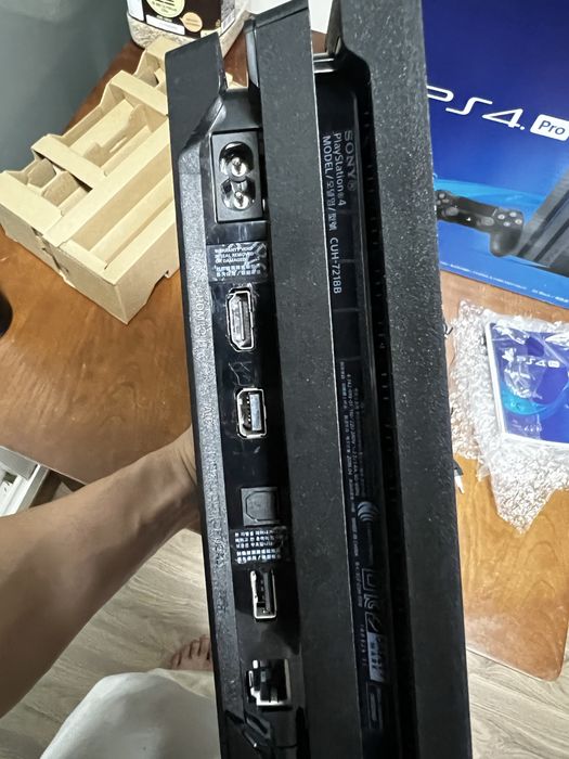 PS4 Pro 1TB  gold hen 12.52