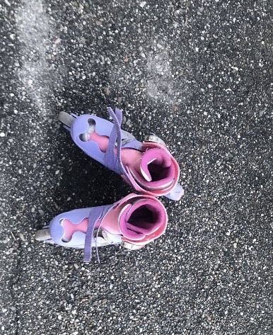 Vand role copii,aproape noi(Cele roz sunt folosite,marimea L)