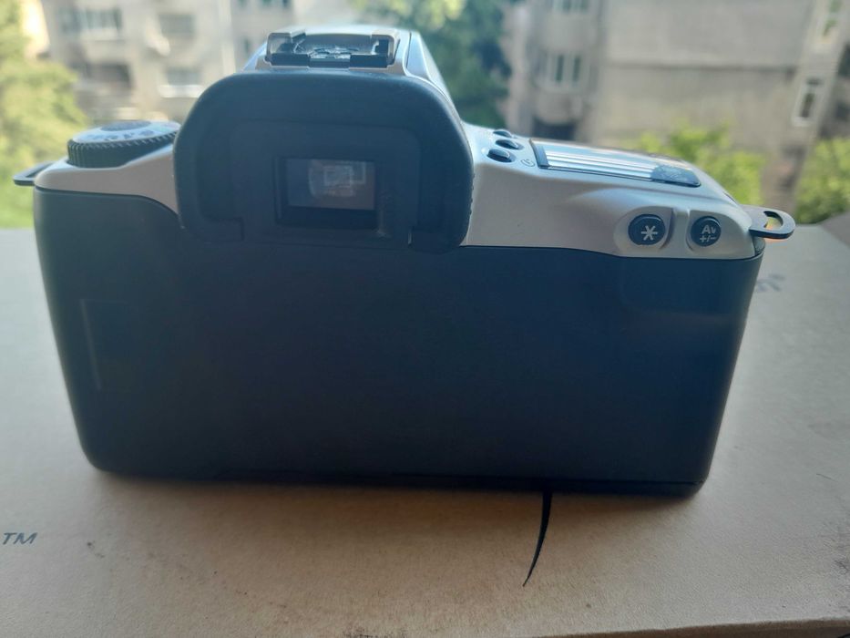 Продавам фотоапарат Canon EOs 300