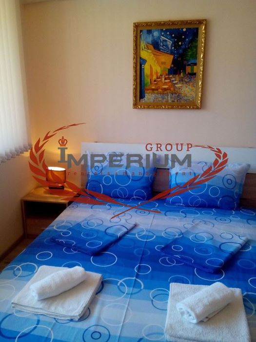 Двустаен обзаведен апартамент под наем в централната част на град Вар