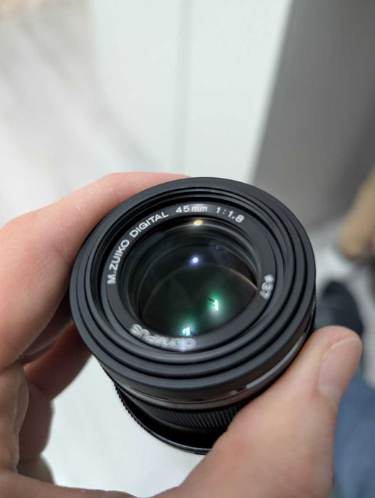 Obiectiv MFT Olympus 45mm f1.8