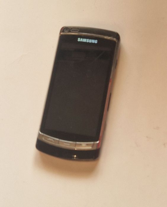 Telefon Nokia  si Samsung, fără capac la baterie