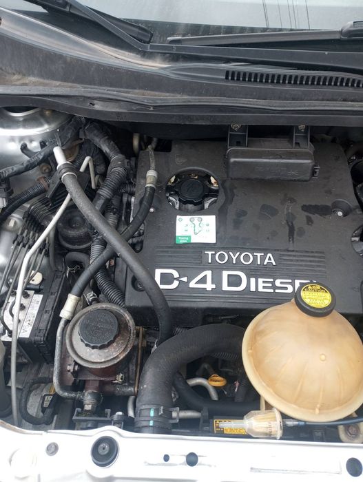 Тойота Авенсис Версо на части