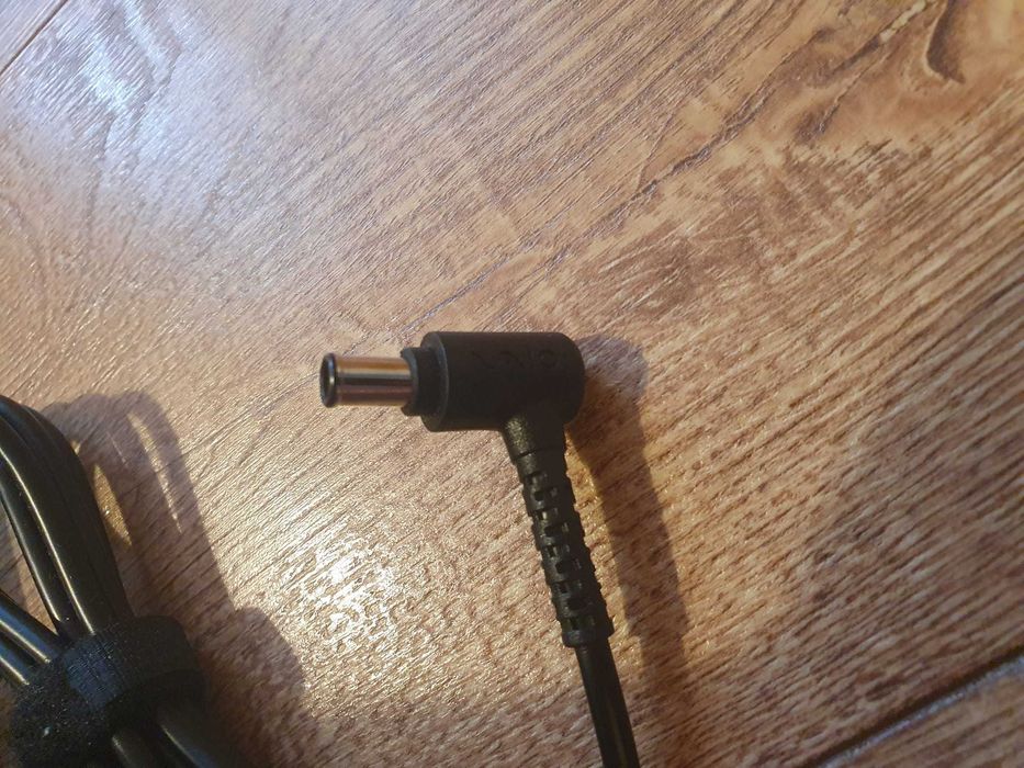 Incărcător pentru laptop Sony, model VGP-AC19V42