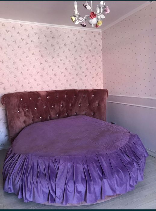 Круглая кровать.