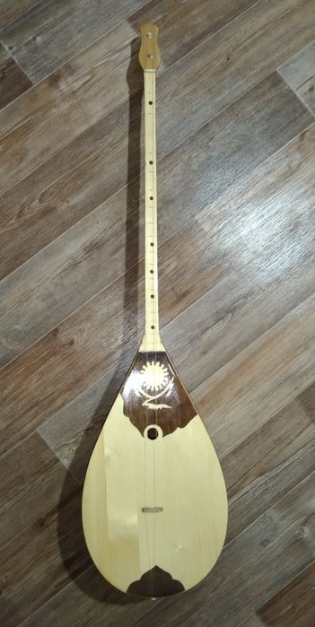 Продам домбру с чехлом