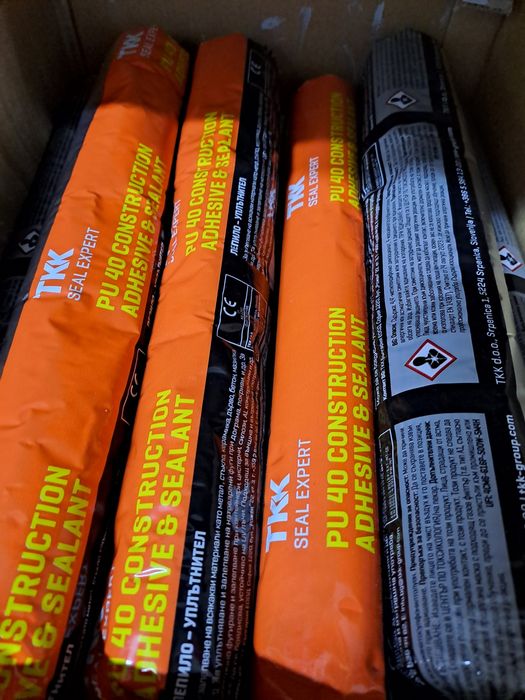 Уплатнително лепило