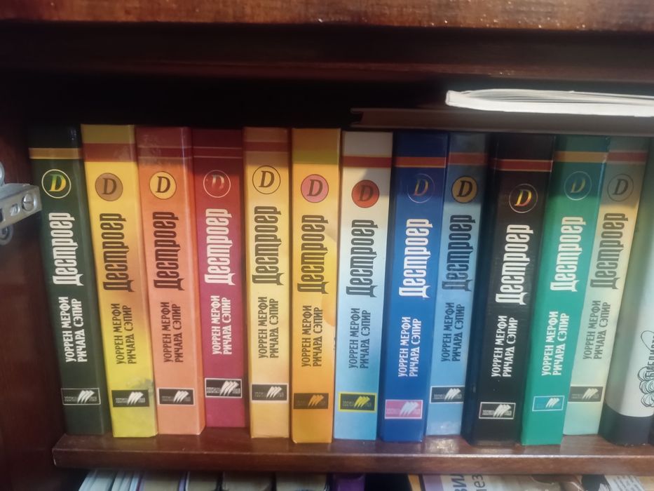 Продам  книги .Много
