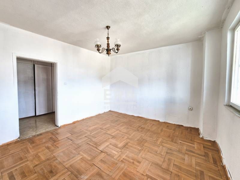 Продава се Тристаен апартамент в Кърджали, Център - 76 кв.м за 829 €/кв.м - Снимка #5