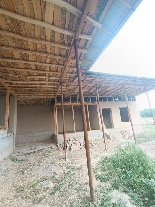 Uy sotiladi Manzil Parkent tumani Samsarakda
