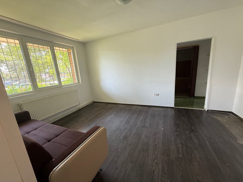 Vând apartament două camere str George Coșbuc parter