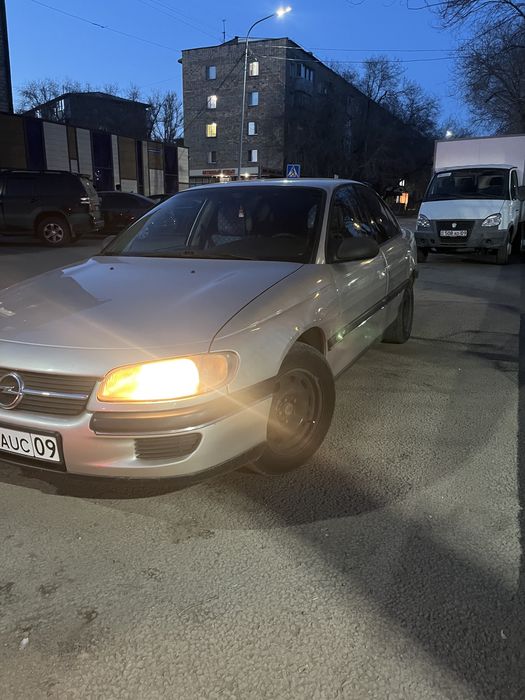 Opel Omega b 2.0