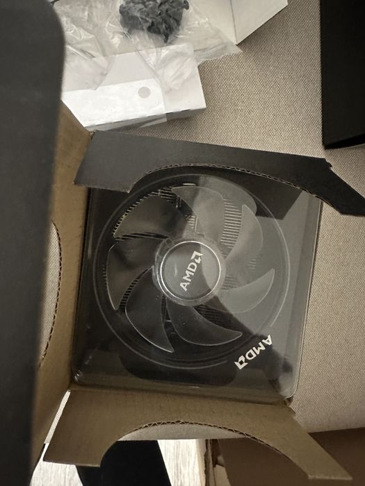 Ventilator Gaming AMD RGB de la procesor Ryzen 7 7700