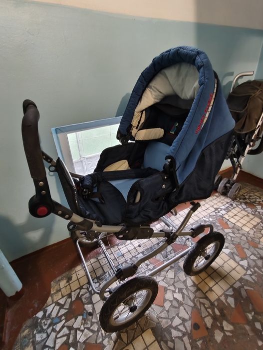 Детская коляска, продаю, универсальная.