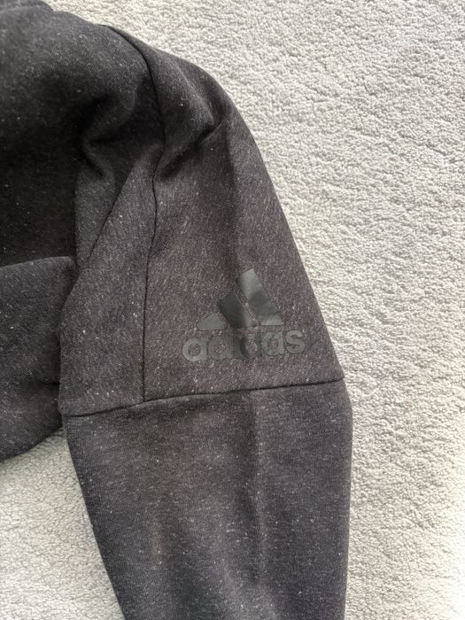 Hanorac Adidas in stare foarte buna