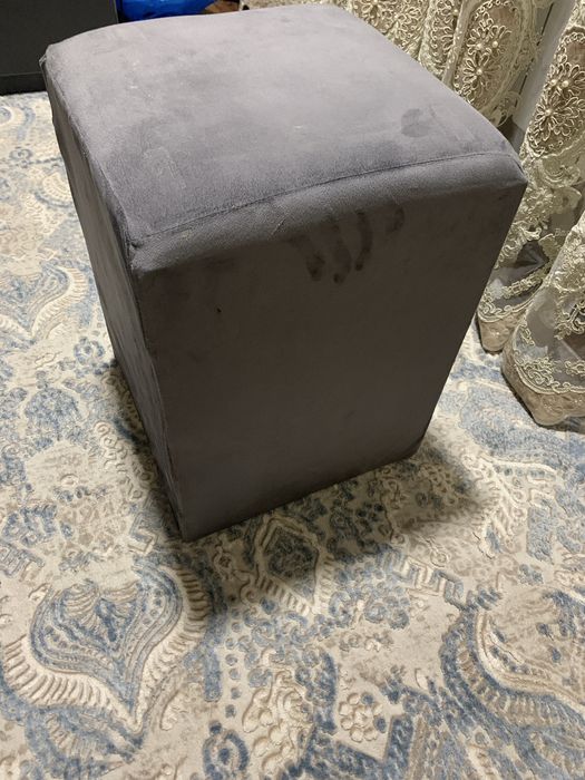 Письменный стол ( комютерный стол) и пуфик