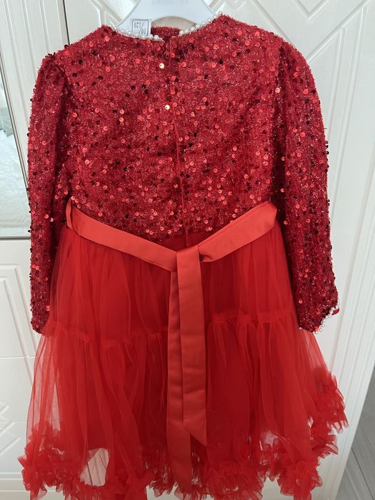 Нарядное платье на девочку