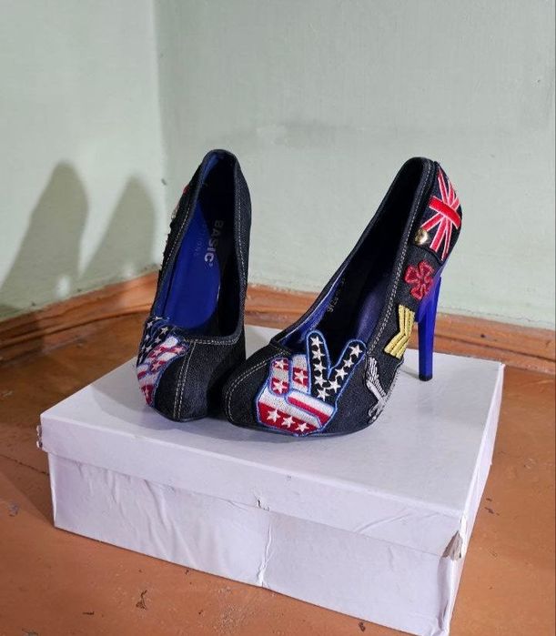 Женские каблуки с интересным дизайном