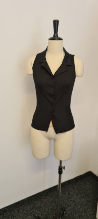 Продавам черен топ- тип елече