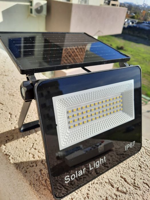 Lampa led cu i carcase solara și telecomanda Putere 100W