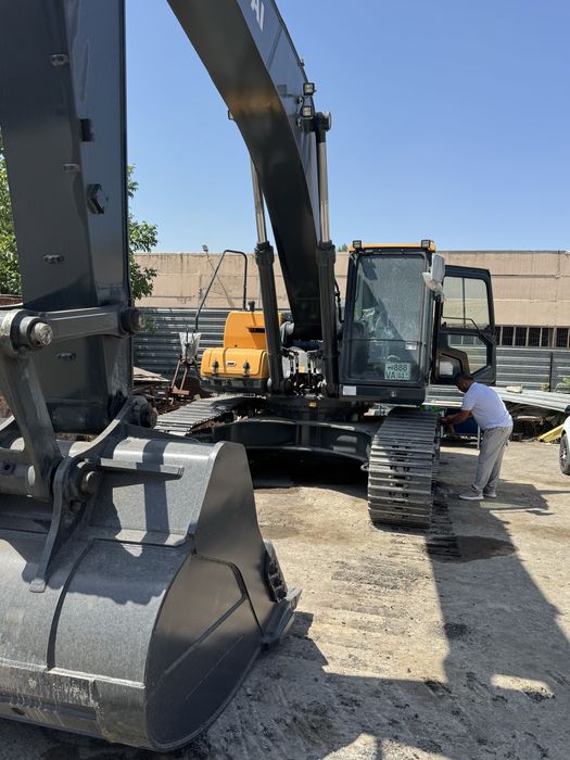 Аренда  погрузчик 3,2 куб , экскаваторы  с гидромолотом