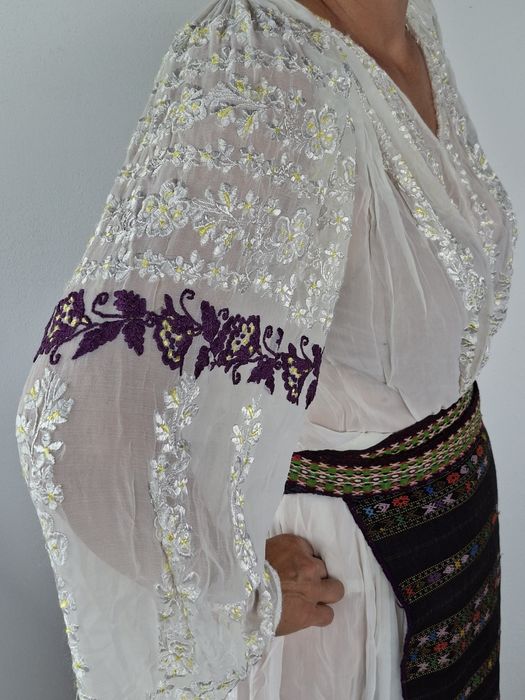 Vind costum popular autentic marchizet