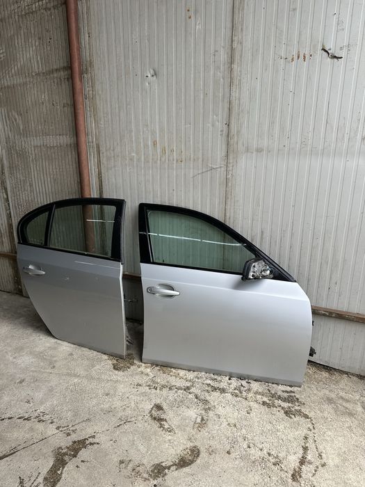 Portiera usa dreapta fata BMW Seria 5 E60 Portiera dreapta spate BMW seria 5 E60 gri metalizat