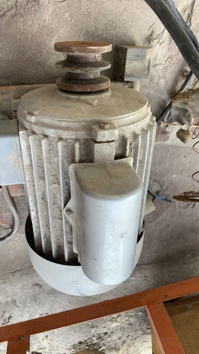 Продам электродвигатель