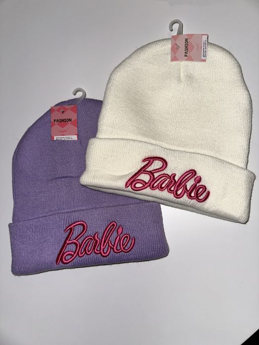 Зимна шапка на Barbie