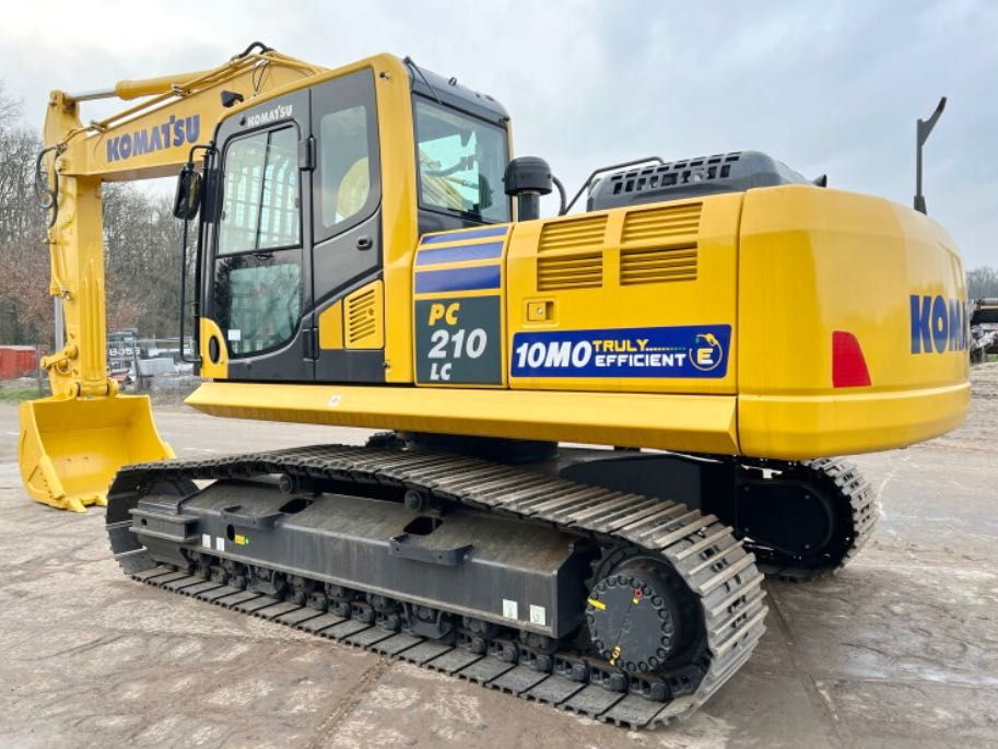 Dezmembrez excavator pe șenile Komatsu PC210LC-5,PC200-5,PC220-5–piese