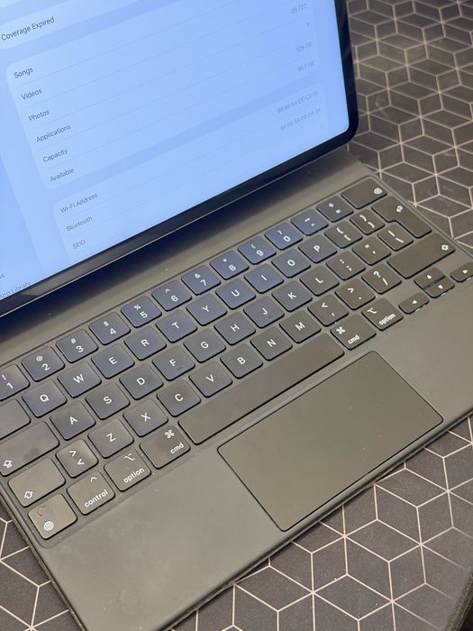 Apple iPad Pro 12.9” M1 (2021, Gen 5) – 128GB, 120Hz ProMotion, Liquid Retina XDR, Apple Pencil + Tastatură
