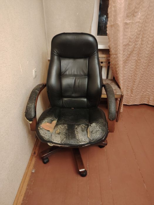 Столы, тумба, стул