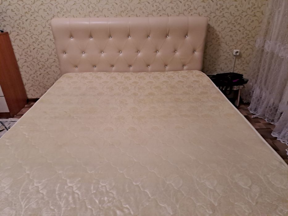 Продам кровать двуспальная.