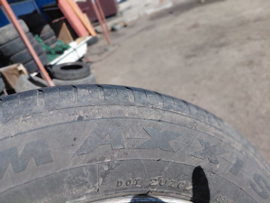 Продам шины комплект бу