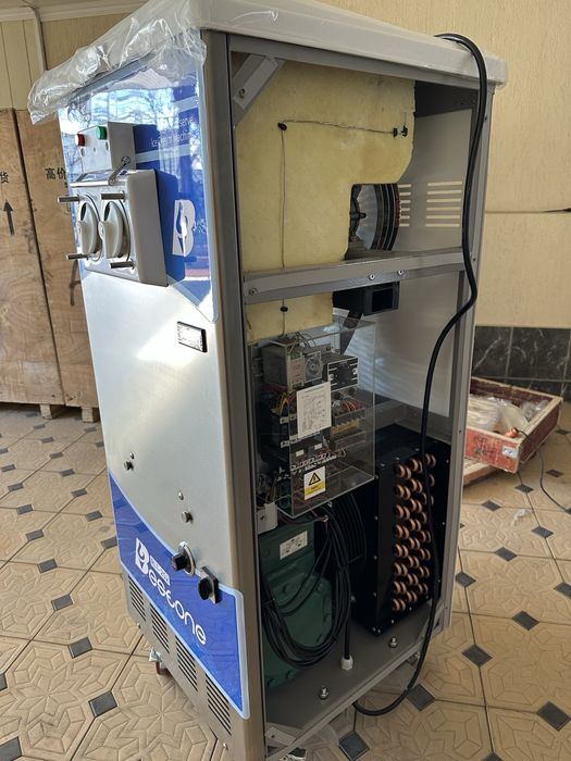 Фризер. Аппарат для мякого мороженого.