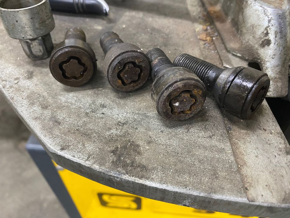 Bmw f 30 секретни болтове