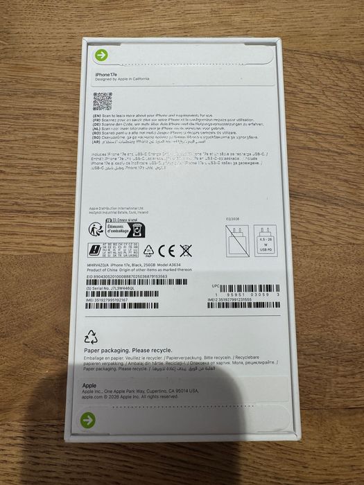 Продавам iPhone 17e / black / 256GB