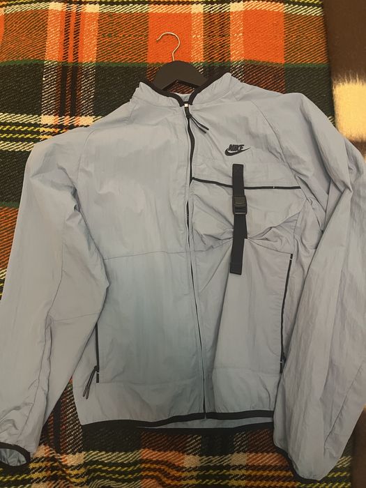 Продавам дрехи на Luda и на Nike.