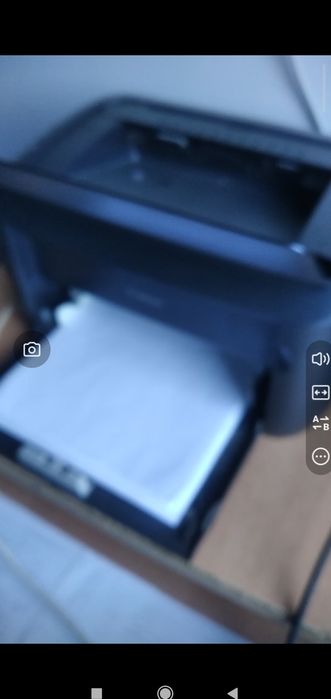 Canon oq qora chiqaradi