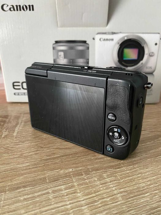 Canon EOS M10, obiectiv kit 15-45mm + obiectiv sigma 30mm