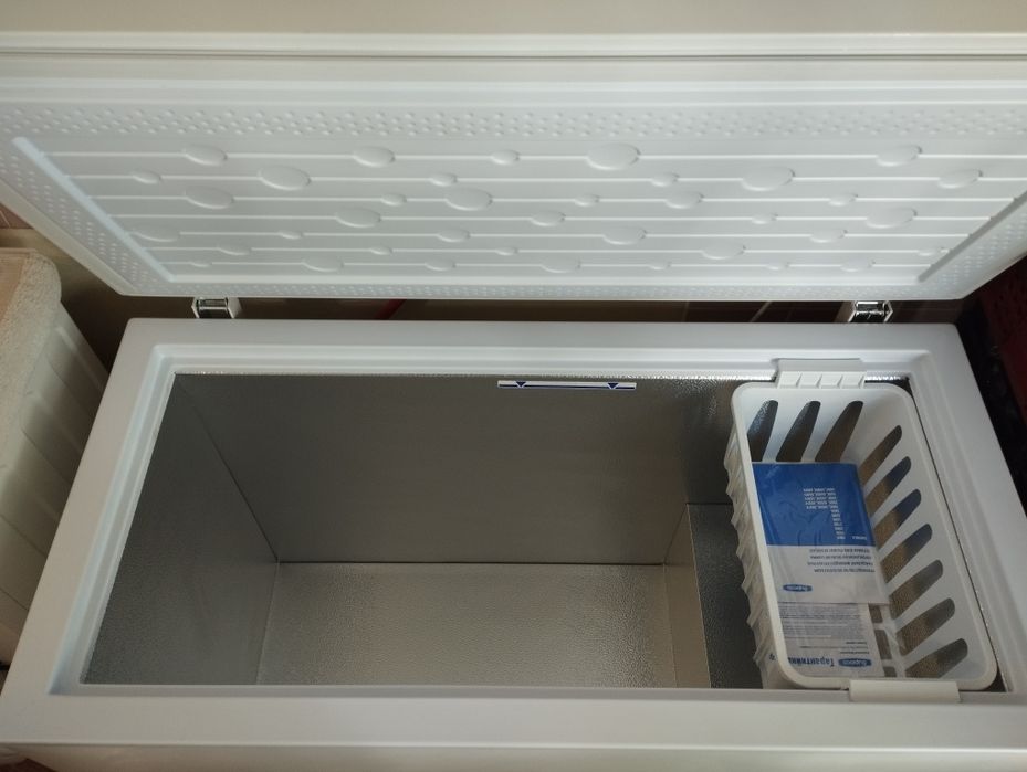 Продам морозильник бирюса 220 л 2025 год