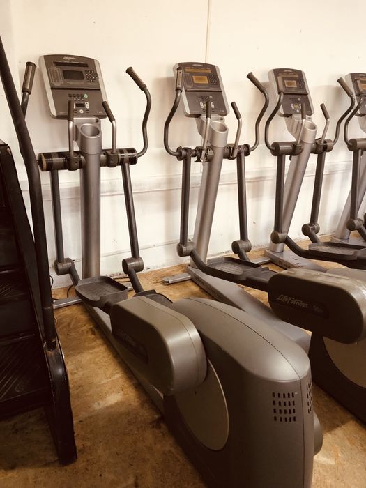 Life fittnes , eliptică profesională.