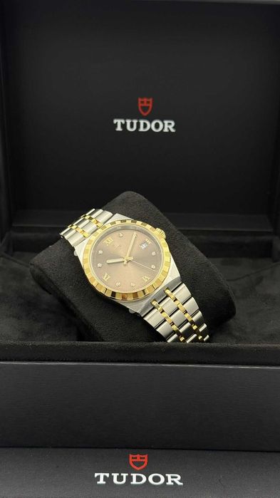 Tudor Royal Referință: 28503, 38 mm, aur oțel, 2025, 4000€.