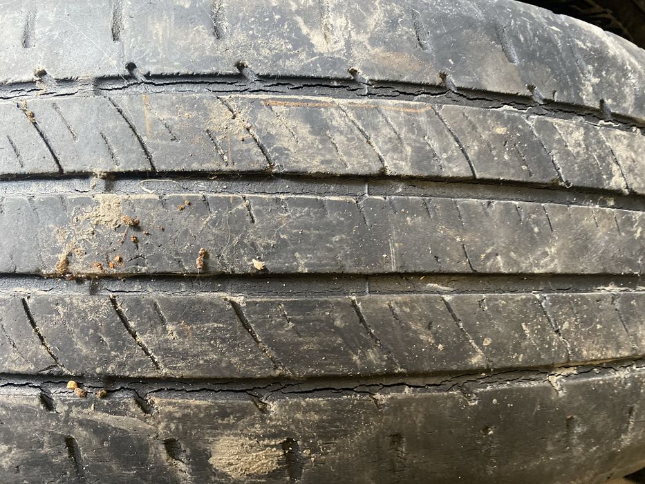 Продам резину 215.60.R17