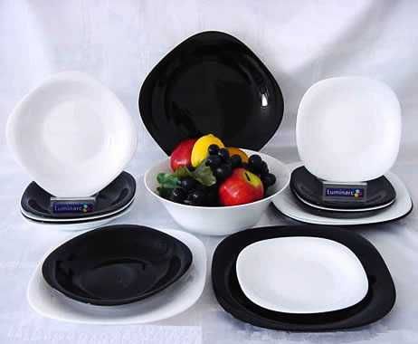 Set Serviciu de masă Luminarc Carine, compus din 19 piese, Alb / Negru