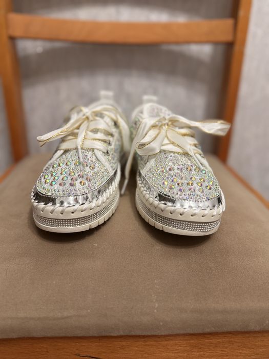 Роскошные кеды со стразами  (новые)