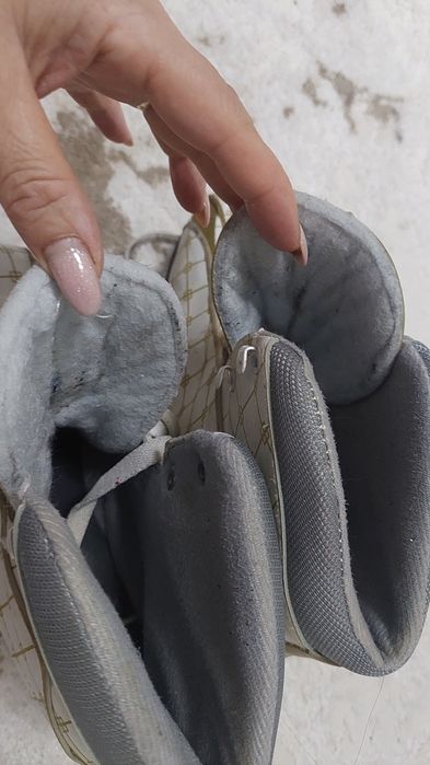 Продам коньки  женские