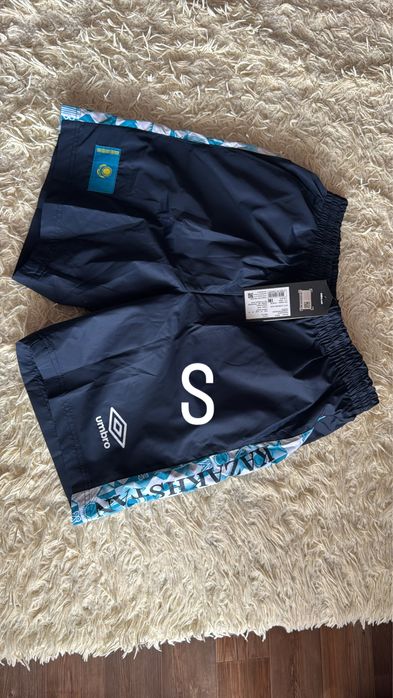 Спортивные шорты