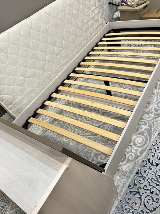 Кровать односпальная